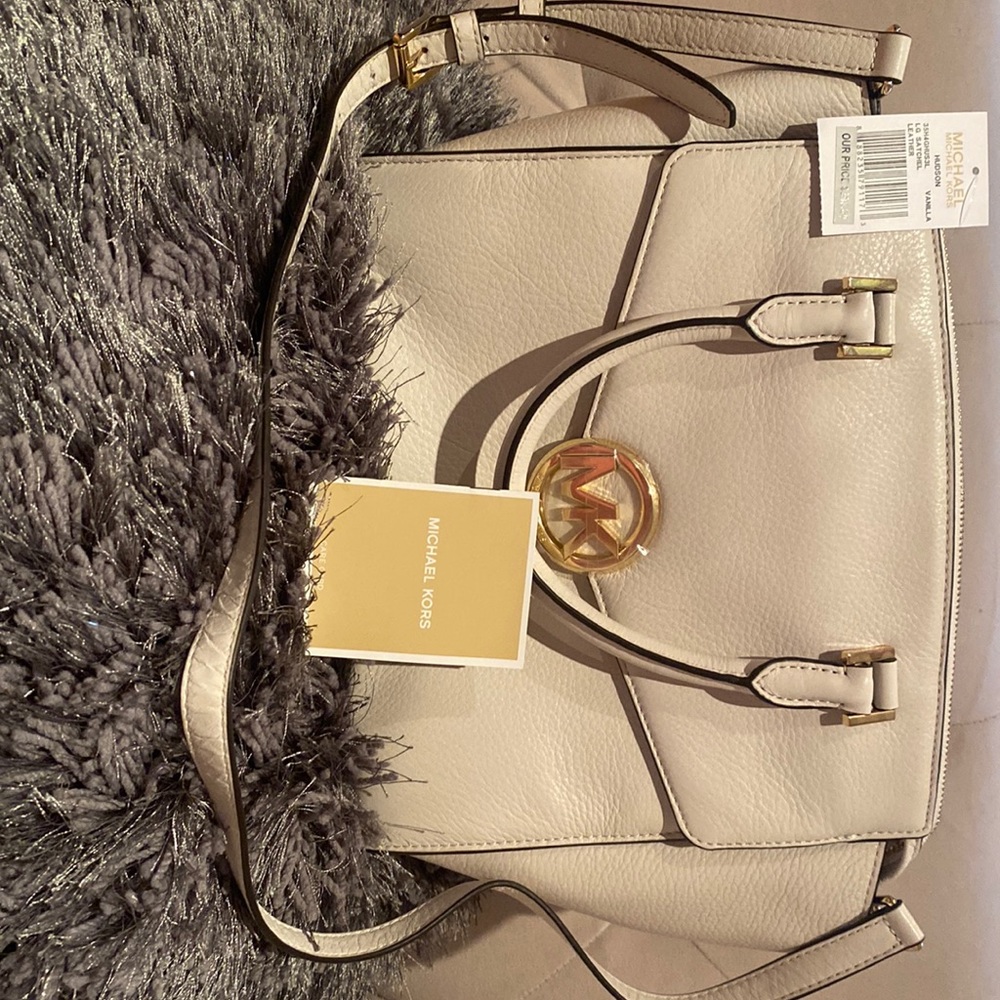 NWT. Michael Kors Purse